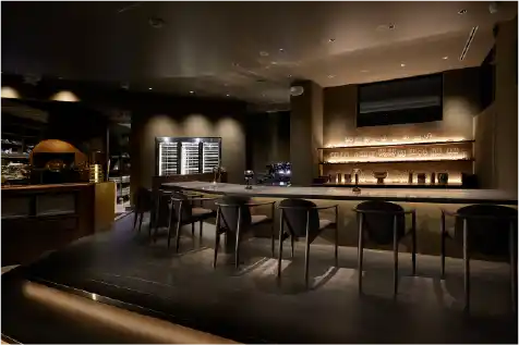 安定したクリーンな環境で働く店内
